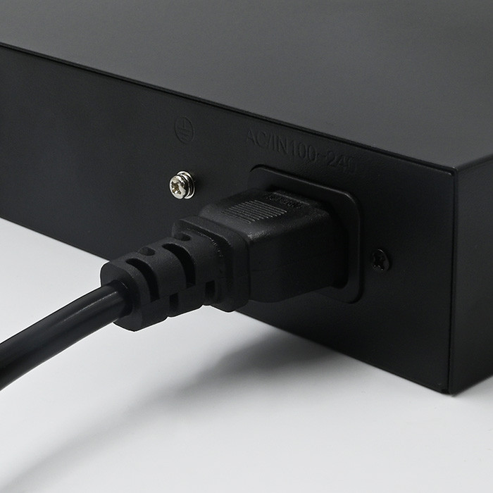 Qoltec unmanaged FE PoE switch, 8*RJ45 PoE (120W budget), 2*RJ45 uplink 10/100Mb/s